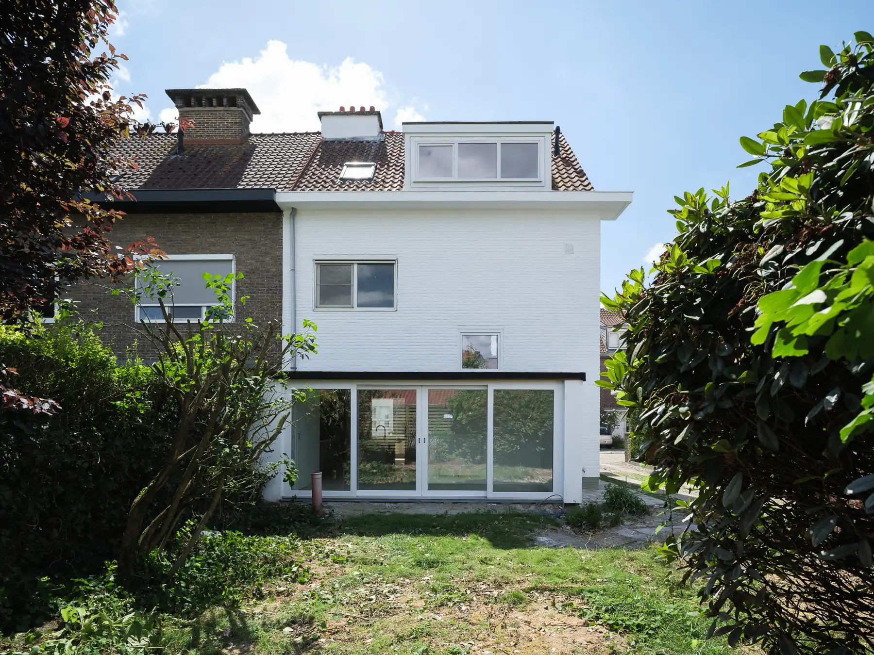 Ruime halfopen bebouwing met tuin foto 24