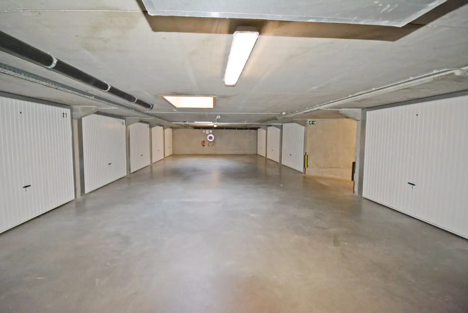 Gesloten garagebox te huur  in de Paul Parmentierlaan foto 3