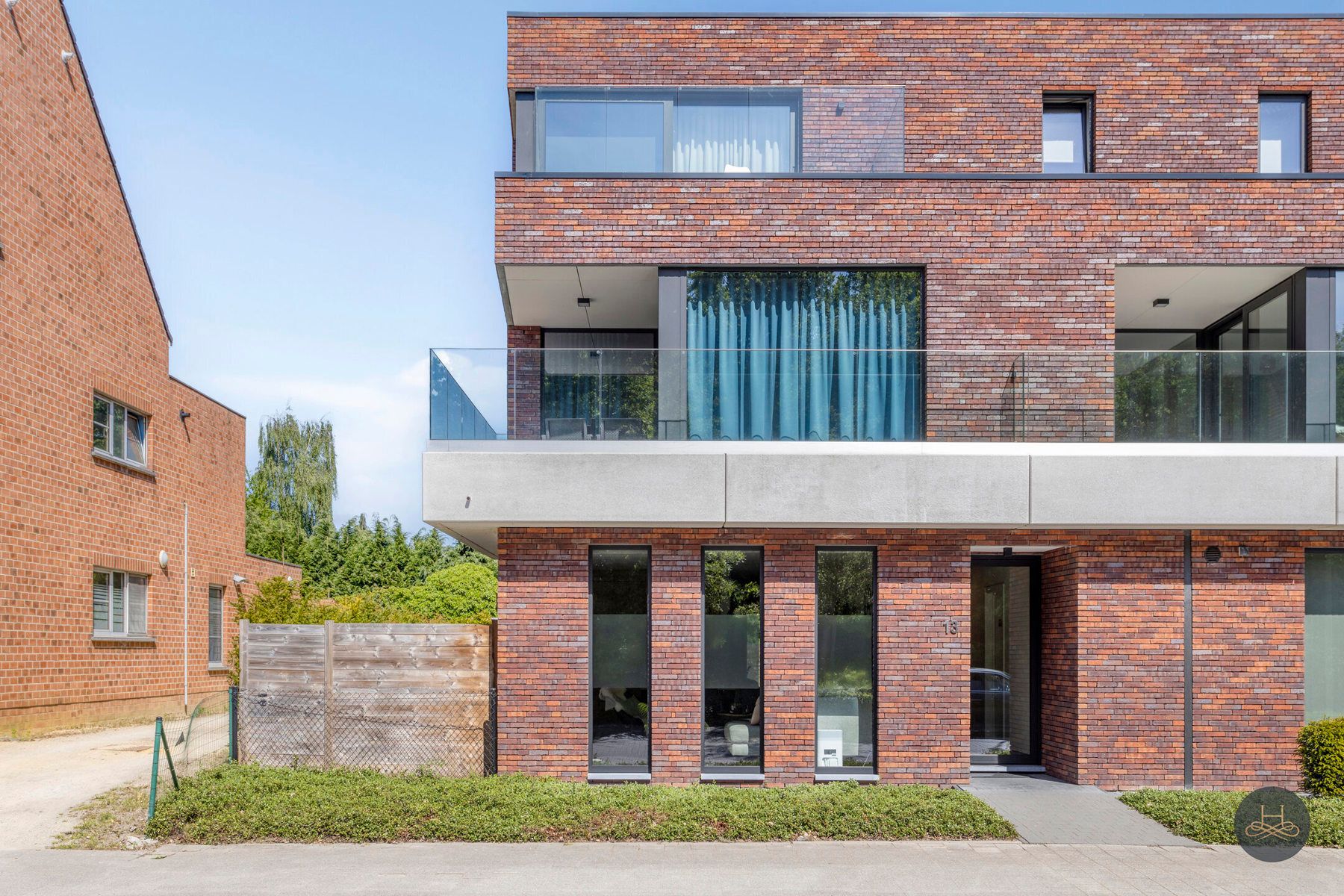 Lichtrijk, recent gelijkvloers appartement met toffe tuin foto 4