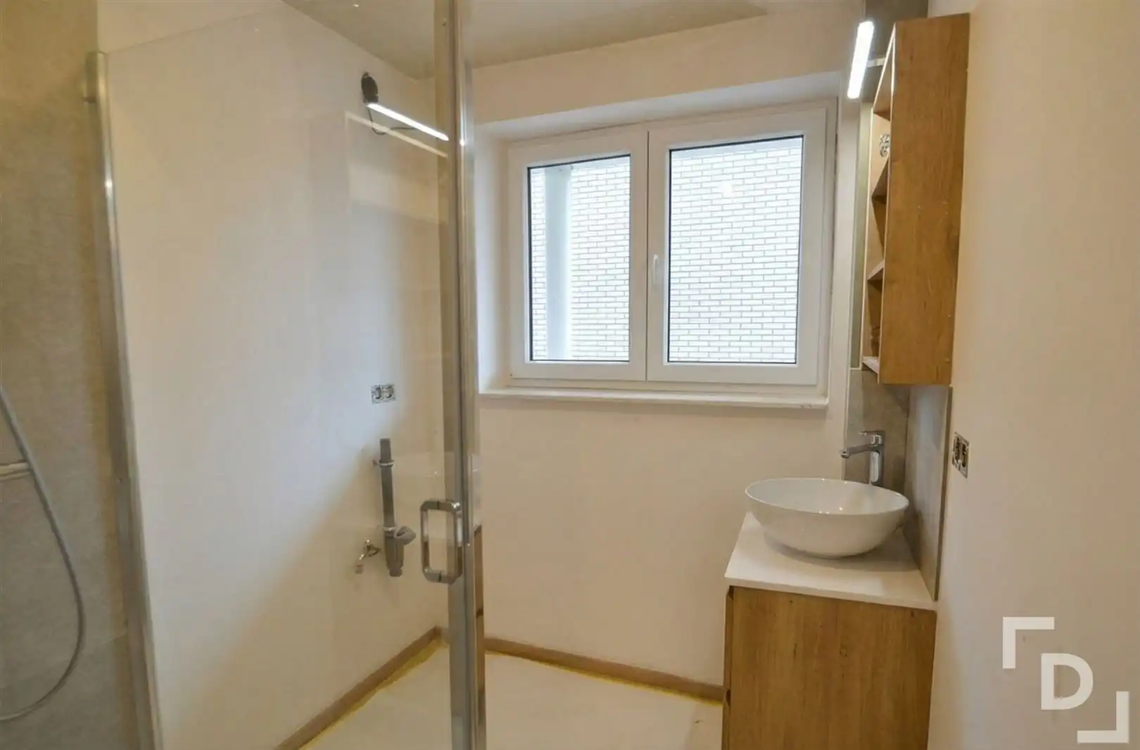 Gerenoveerd appartement in hartje Ieper foto 5