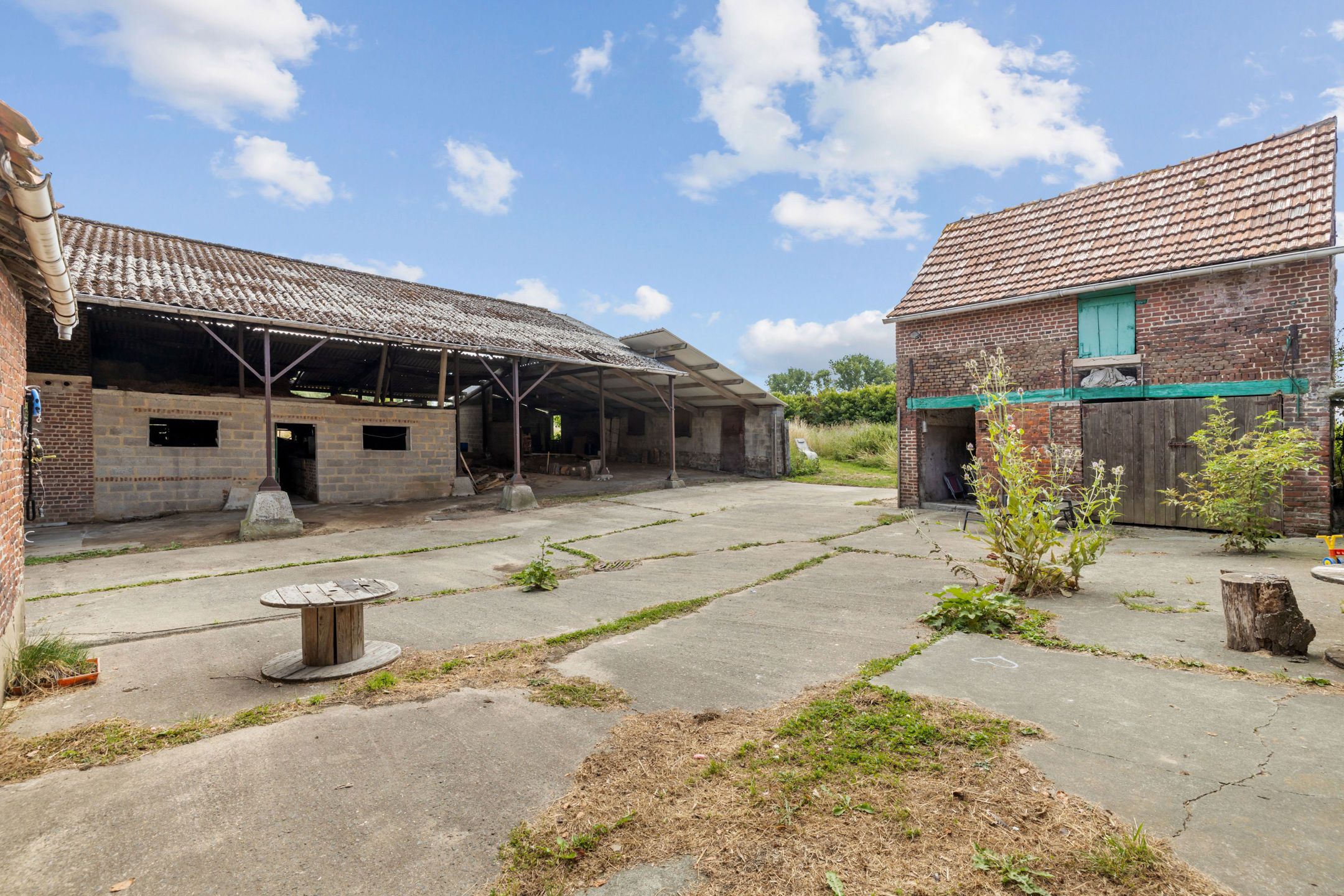 Te renoveren hoeve met schuur, loods en prachtige zichten foto 34