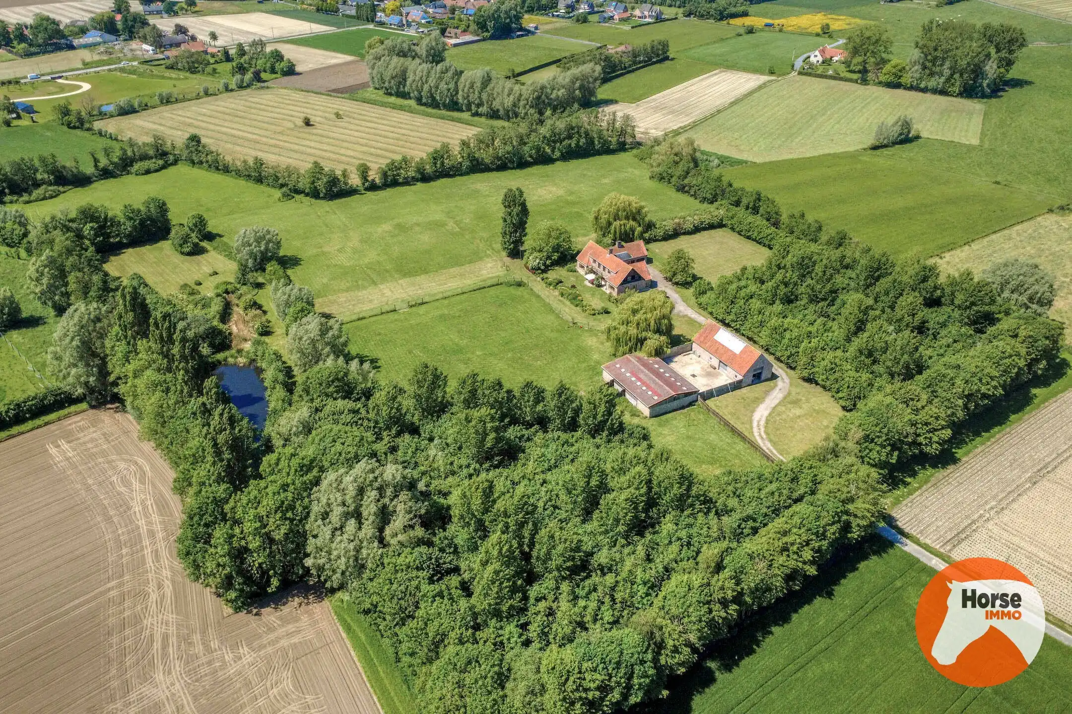 ROESELARE – Unieke villa met bijgebouwen op 4,7 ha foto 44