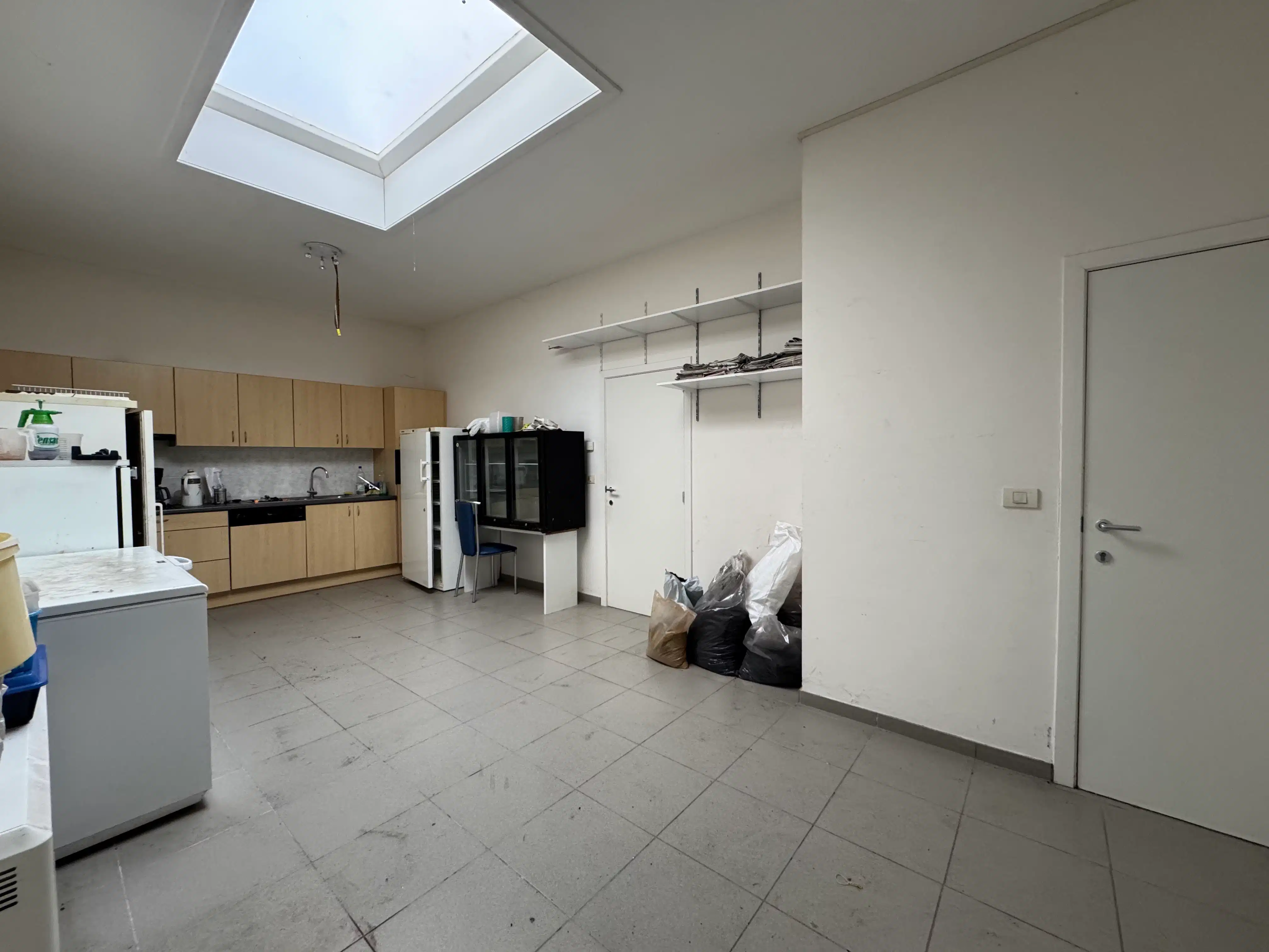 Handelsgelijkvloers 148m² + kelder 65m² foto 9