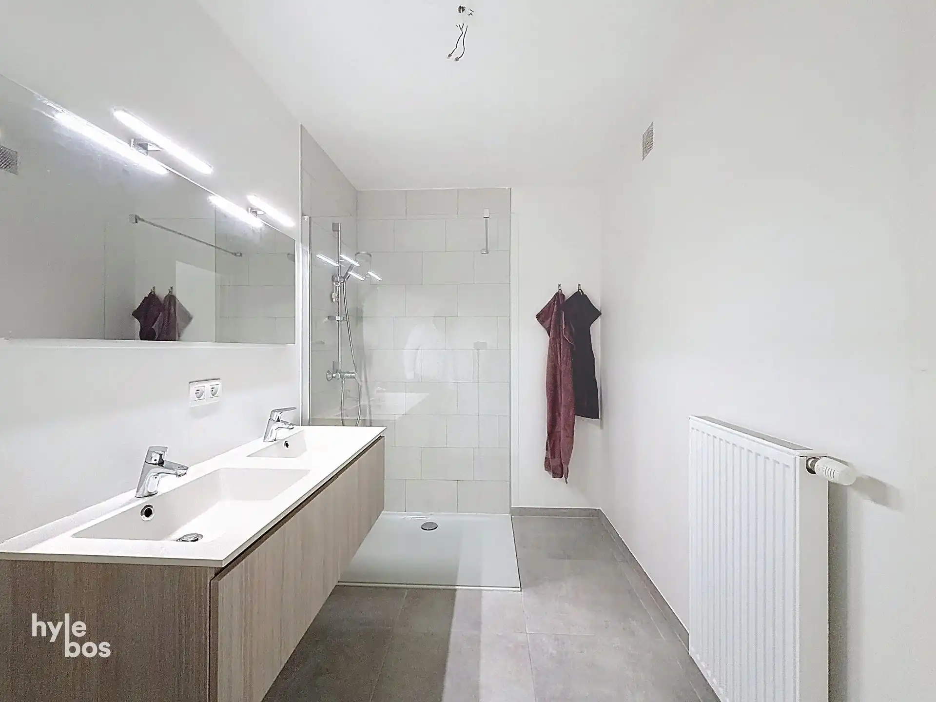 Modern gelijkvloers appartement met terras en parking foto 14