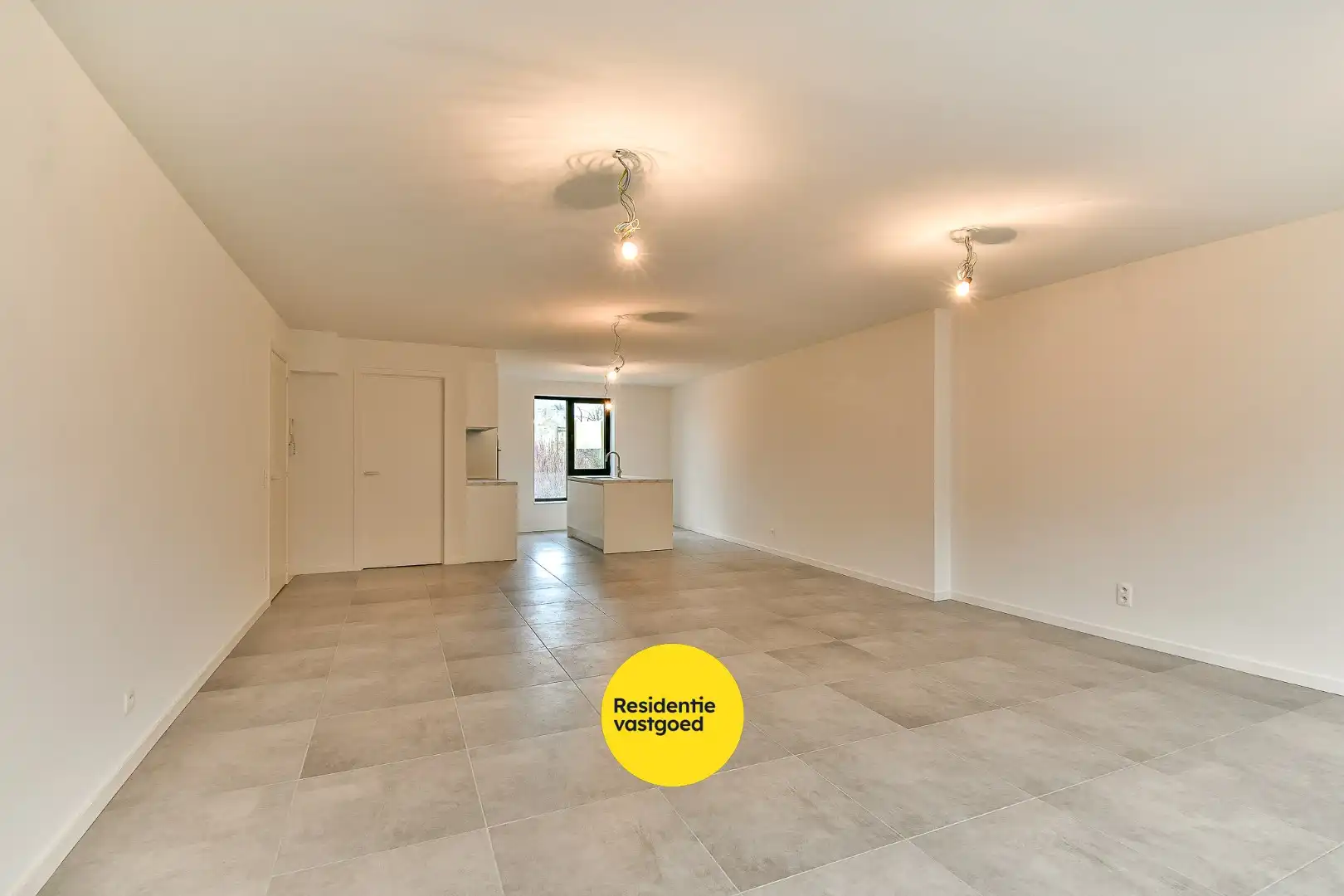 Royaal drie-slaapkamer appartement met ruim terras foto 15