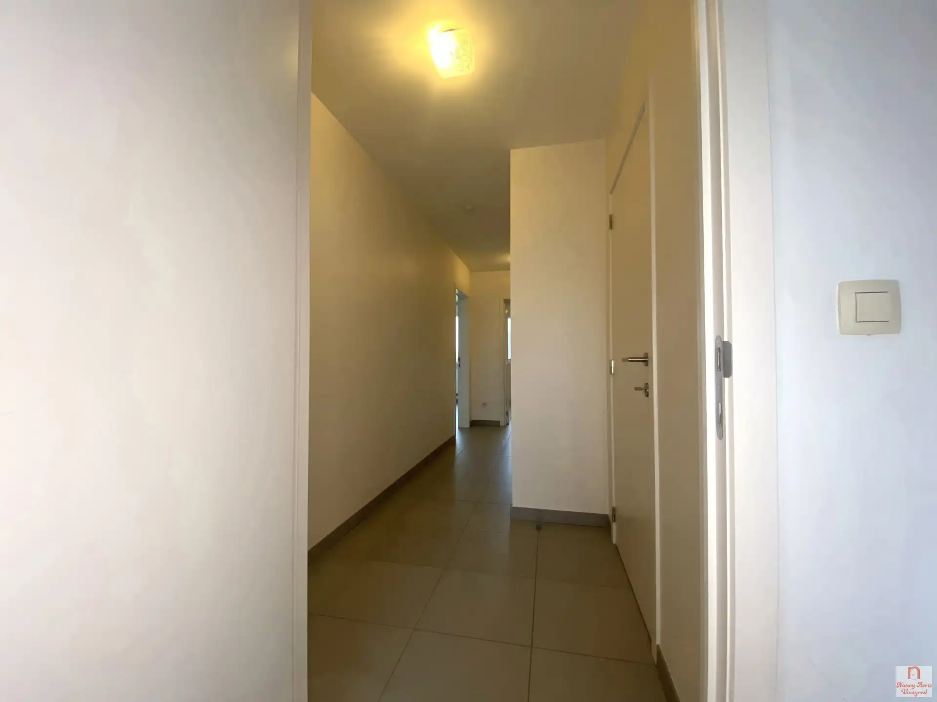 Modern appartement met 2 slaapkamers, terras en parking foto 23