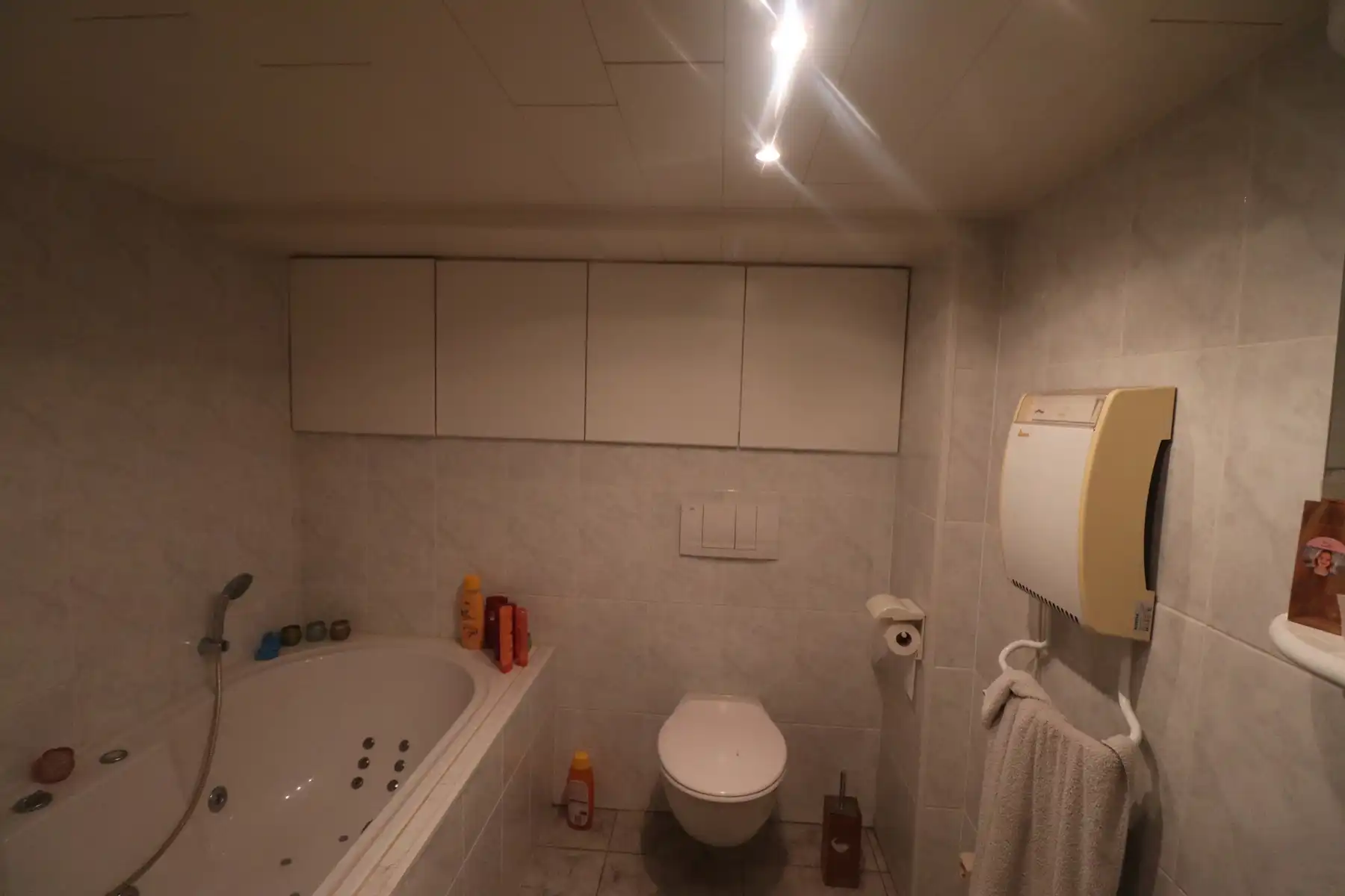 Een appartement op de benedenverdieping met 2 à 3 slaapkamers, garage en terras, vlakbij het centrum van Beerse. foto 12