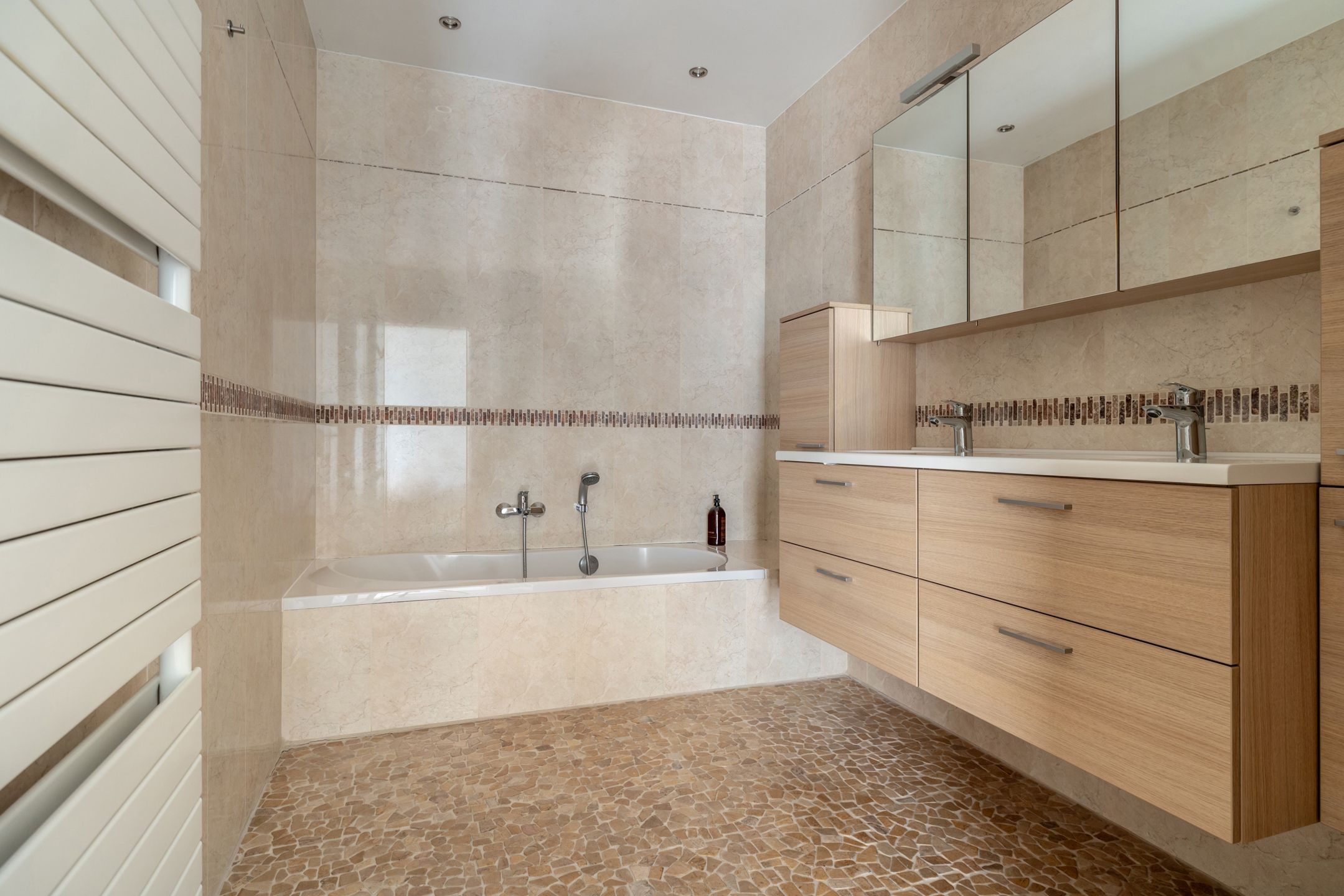 Ruim duplex-penthouse met 4 slpk, 2 (dak) terrassen en vrij uitzicht te Hoogstraten! foto 23