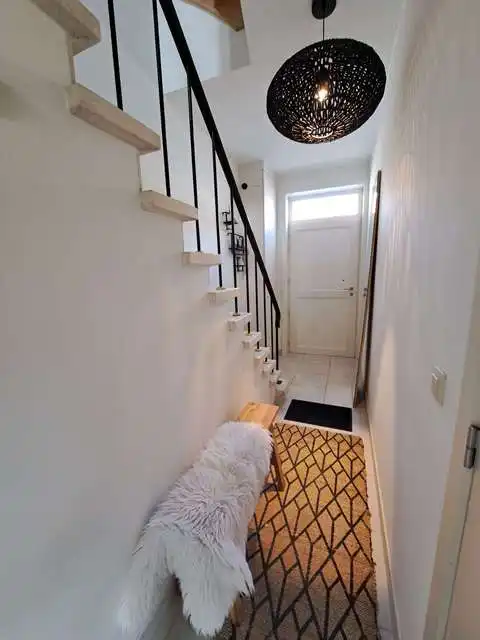 Comfortabele Bel-etage woning met 3 slaapkamers, GARAGE en STADSTERRAS te huur in Brugge foto 2