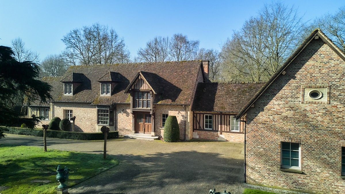 Exceptioneel landhuis in 'de Bommels' omringd door groen foto {{pictureIndex}}