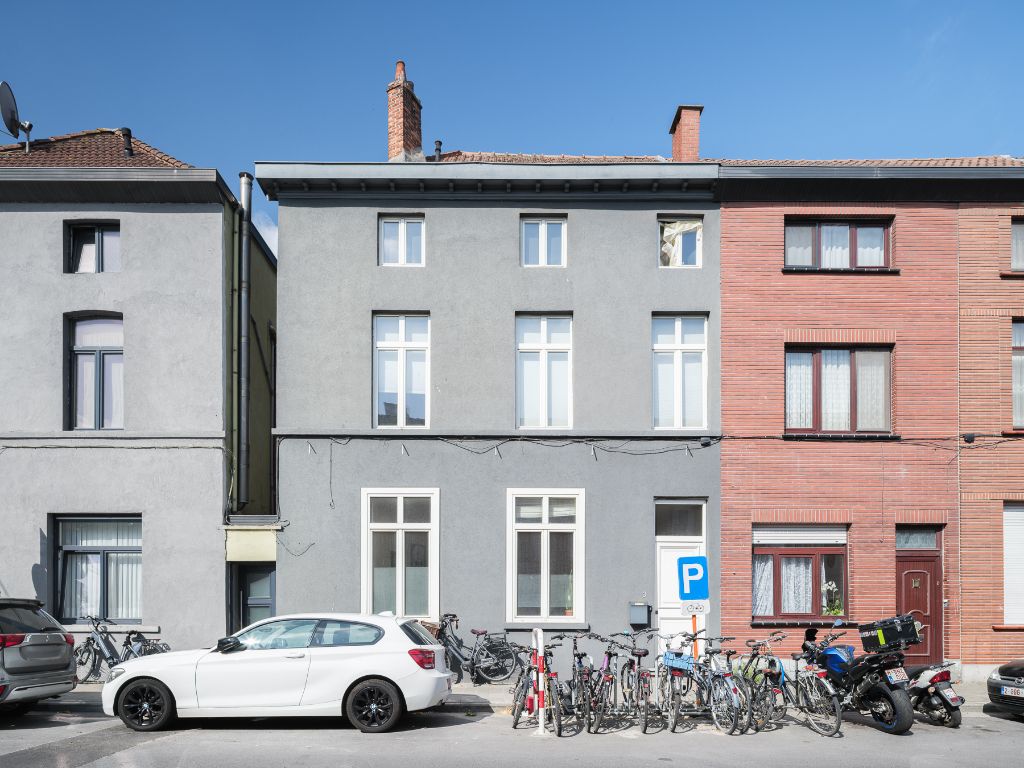 Lichtrijke en instapklare woning met stadskoer nabij Gent Centrum foto 13