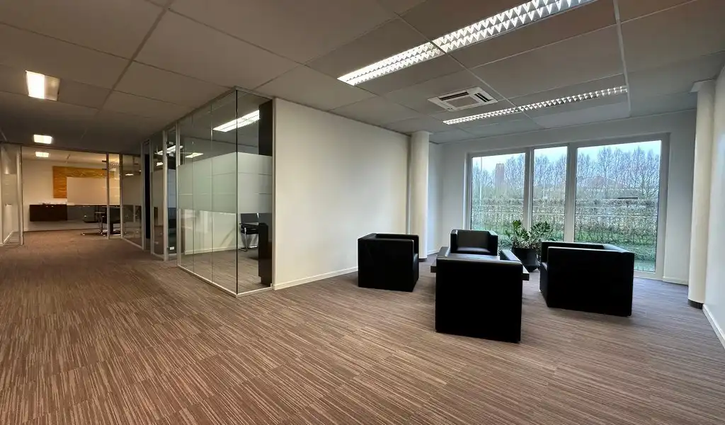 Kantoorruimte te huur in Clinton Park in Roeselare foto 6