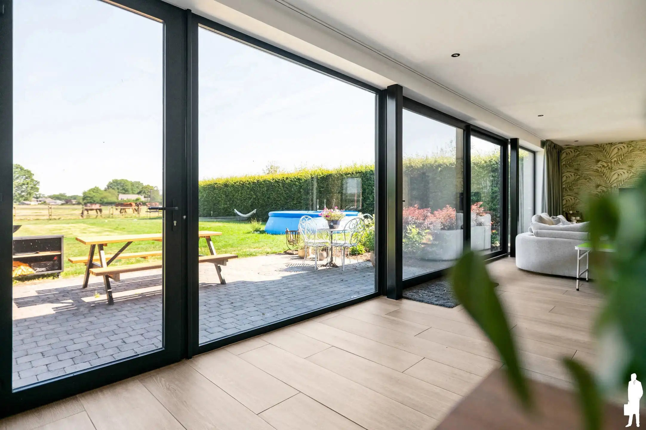 Landelijk en rustig gelegen woning met 4 slaapkamers en 2 badkamers op 1021 m2. foto 8