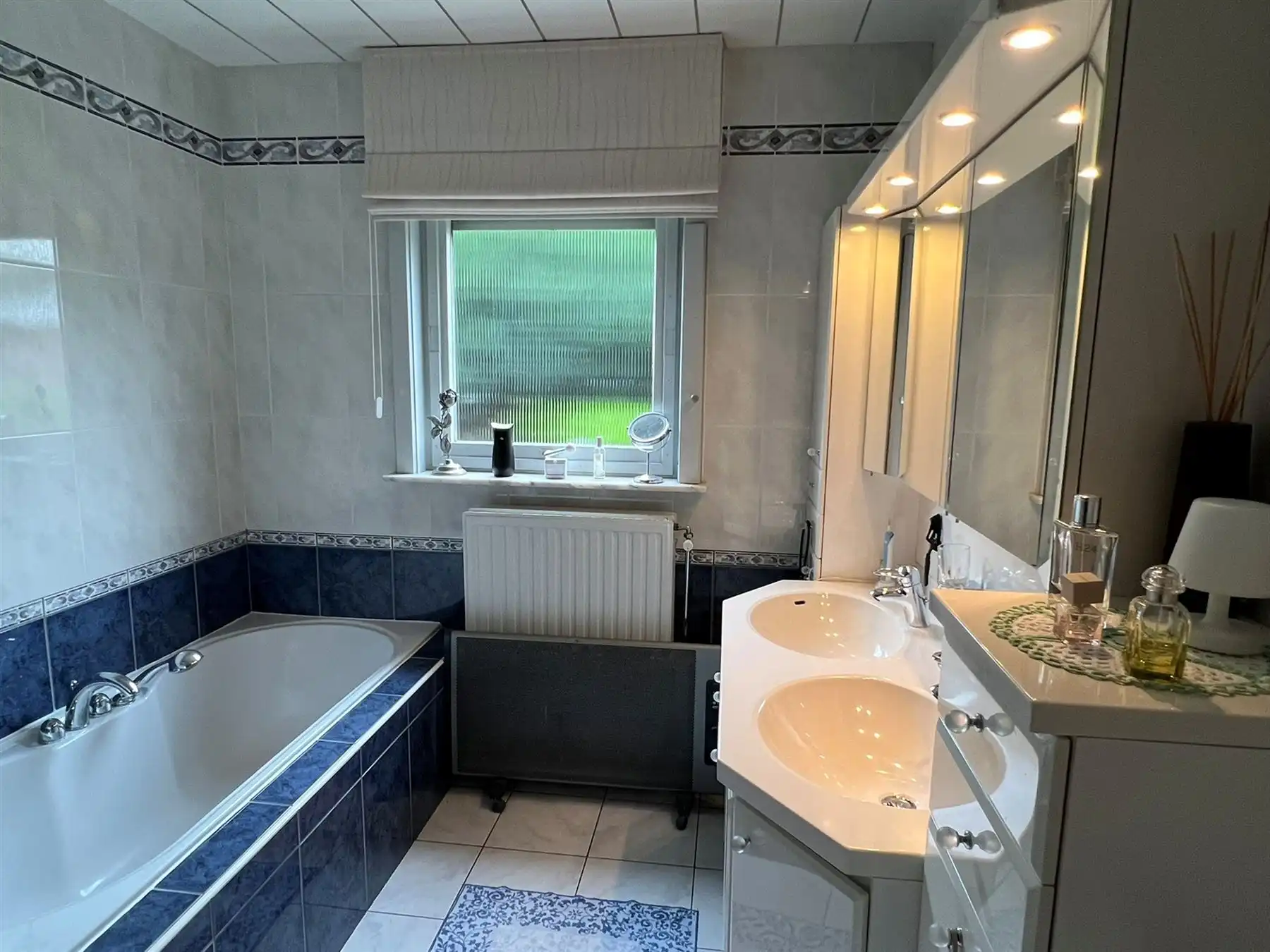 Comfortabele villa met een prachtige tuin en praktische bijgebouwen foto 5