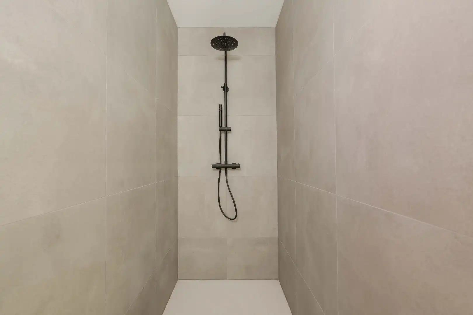 INSTAPKLAAR HOEKAPPARTEMENT (134,80 m²) MET 2 SLPKS EN TERRAS  foto 9