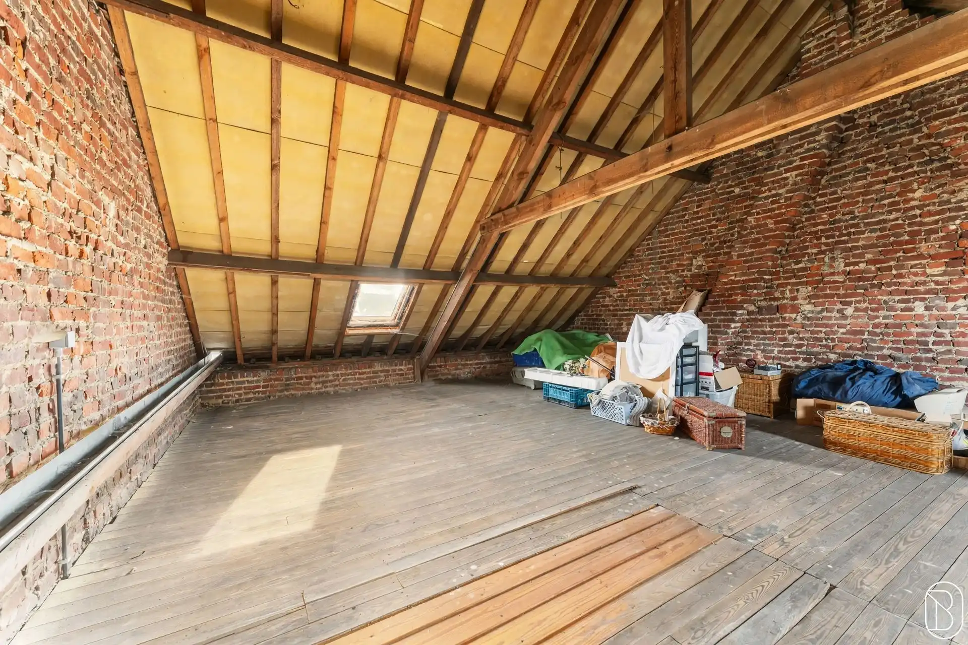Ruime woning met tuin en handelsgelijkvloers foto 16