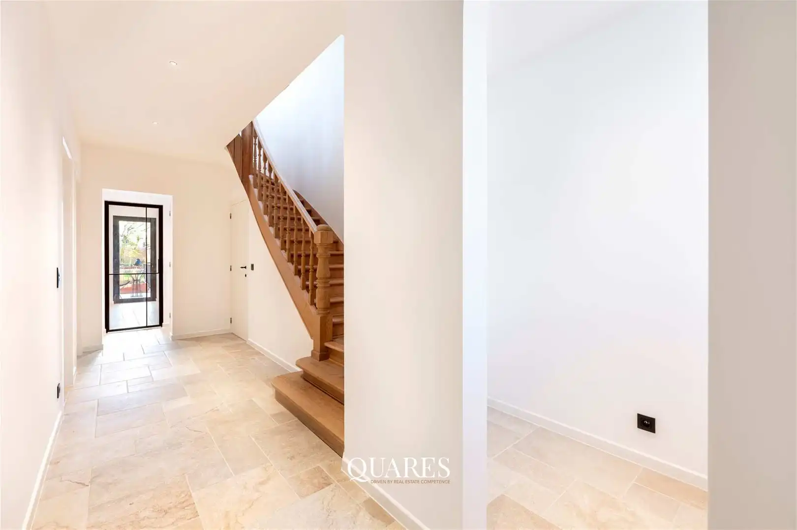 Prachtig gerenoveerde woning met 4 slaapkamers en zuidwest georiënteerde tuin in Pulhofwijk foto 14