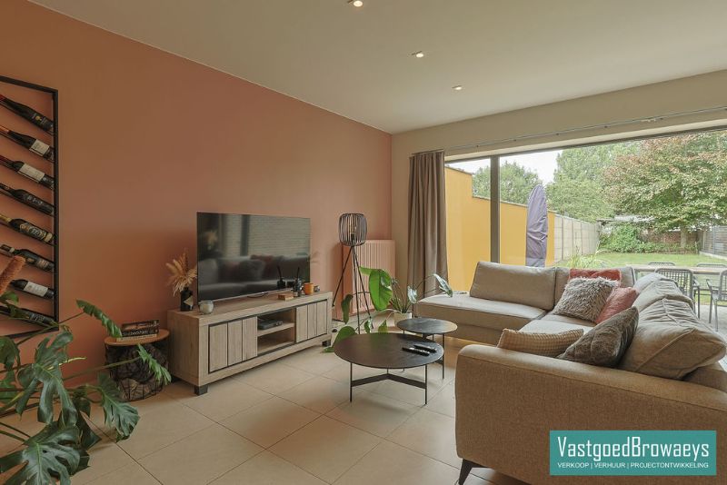 Instapklare ruime rijwoning met 3 slaapkamers foto 4