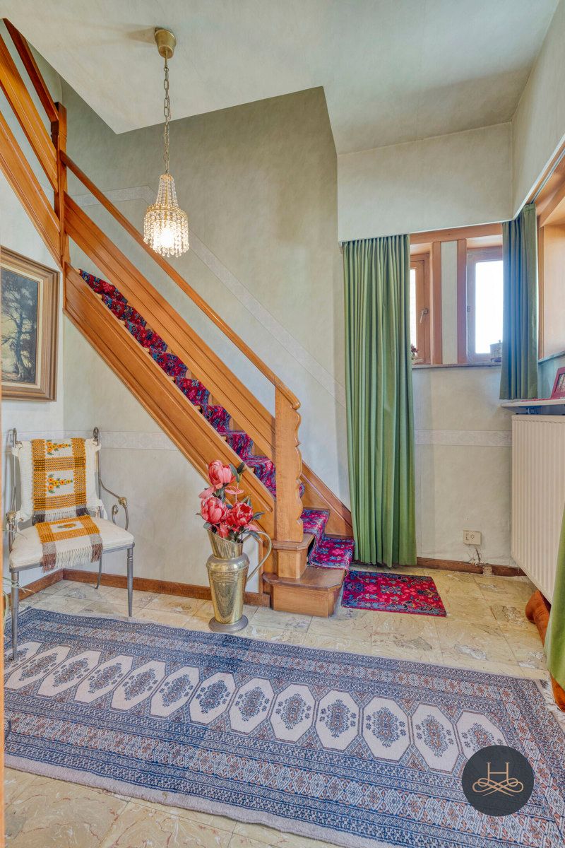 Charmante te renoveren open woning met enorme tuin en bos foto 3