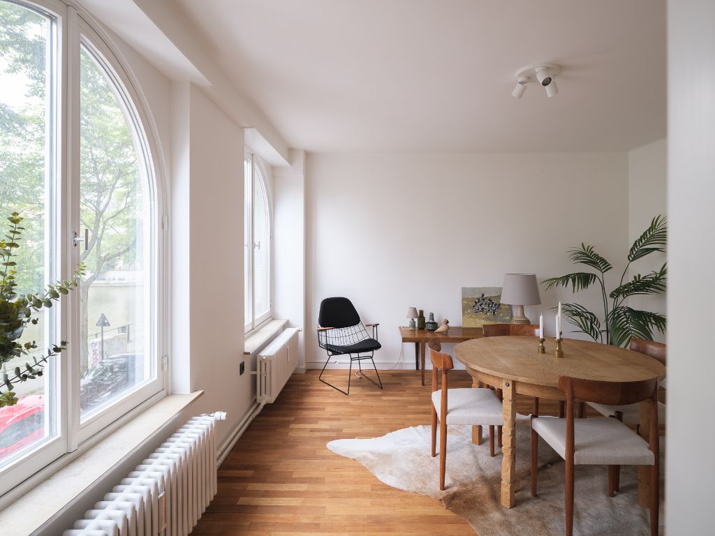 Toplocatie, Centrum Gent – Instapklaar, kwalitatief gerenoveerd (2023) appartement met 11m breed zicht op de Leie en het oud-Justitiepalies. foto {{pictureIndex}}