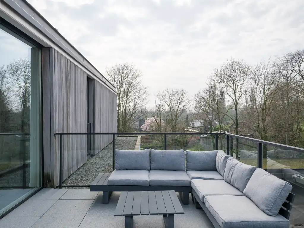 Lichtrijke penthouse met 3 slaapkamers, ruim zonneterras en twee overdekte staanplaatsen met groen uitzicht op fietsafstand van het centrum van Gent. foto 8