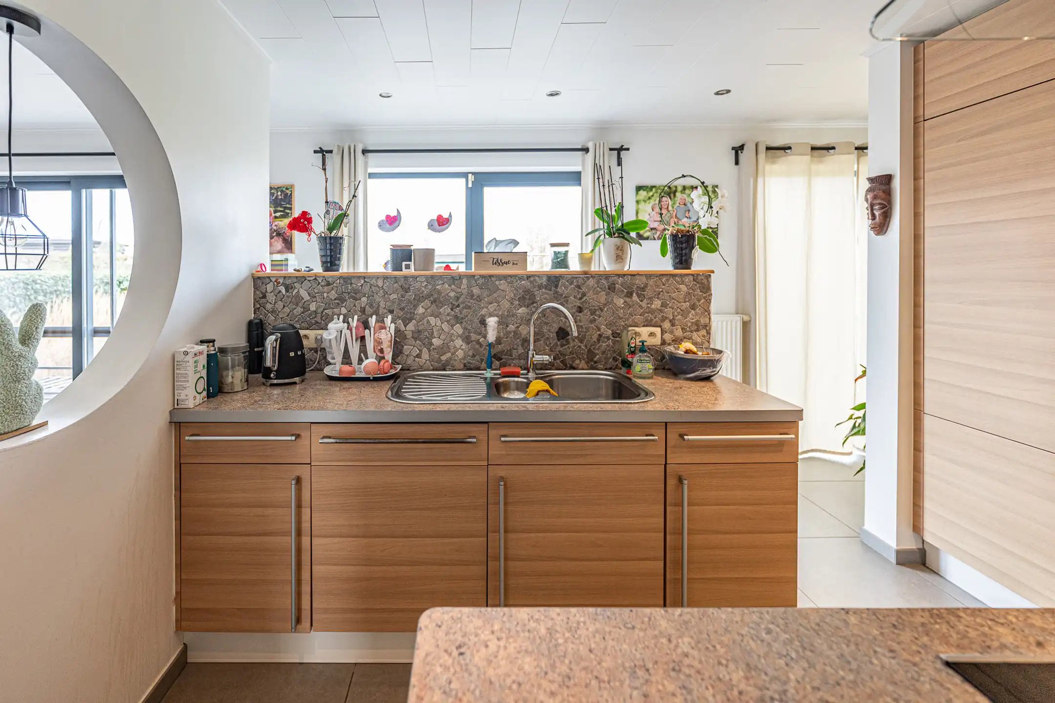 Moderne gezinswoning met inpandige garage en grote tuin. foto 8