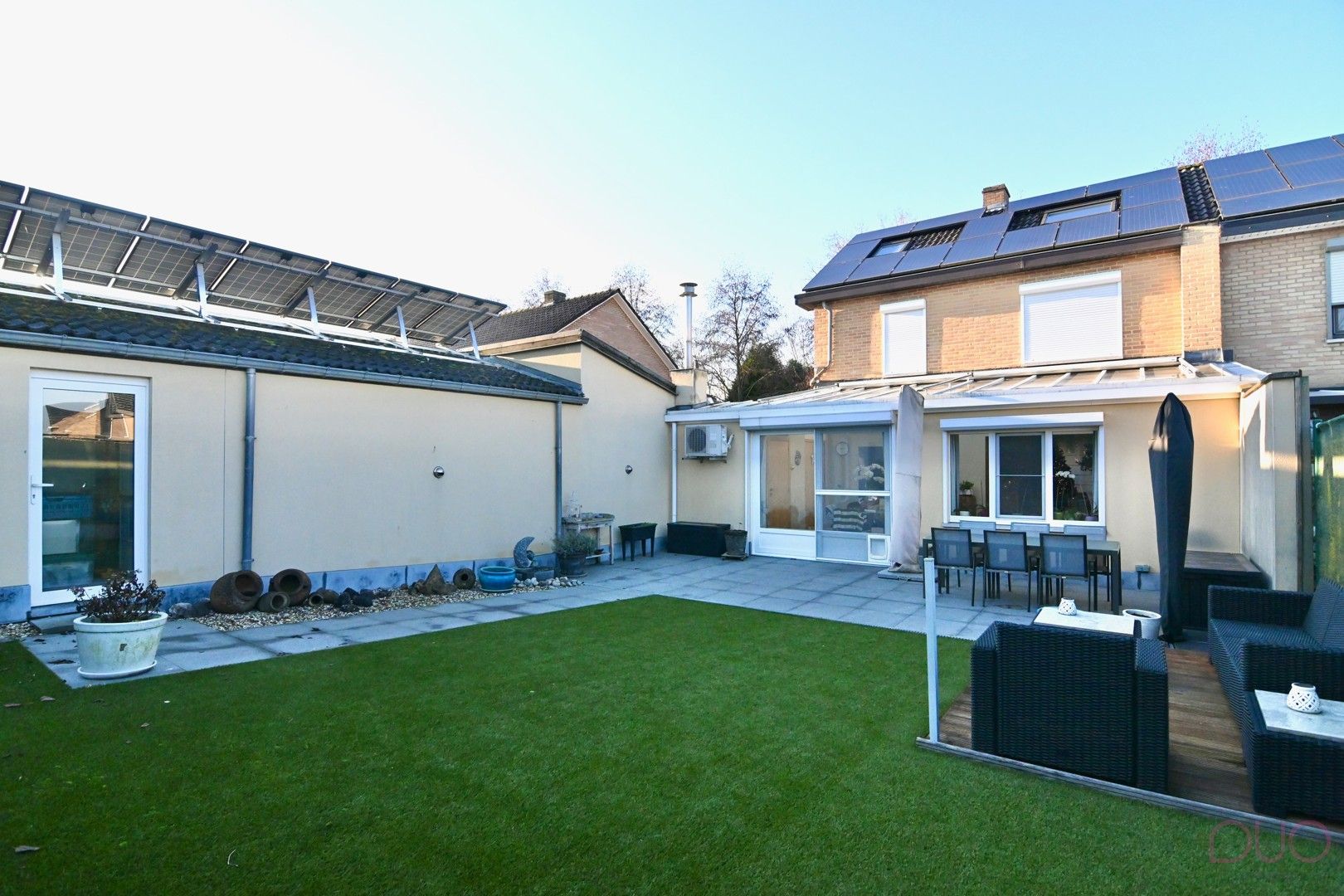 Instapklare halfopen bebouwing met vier slaapkamers, voorzien van alle moderne uitrustingen foto 26