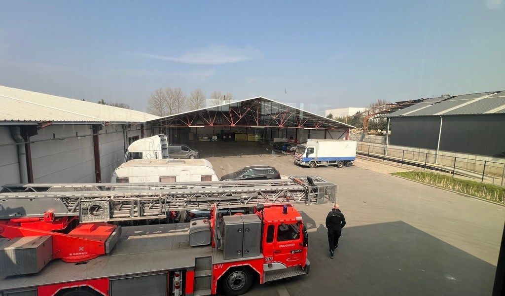 Recent bedrijfsgebouw met prachtige kantoren te huur in Lokeren foto 18