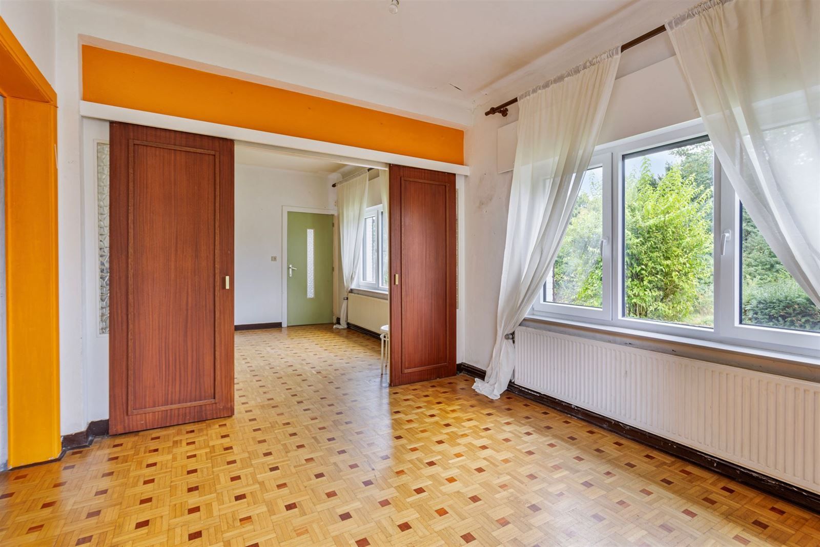 Te renoveren 4- gevel woning op 11are te Beersel  foto 2