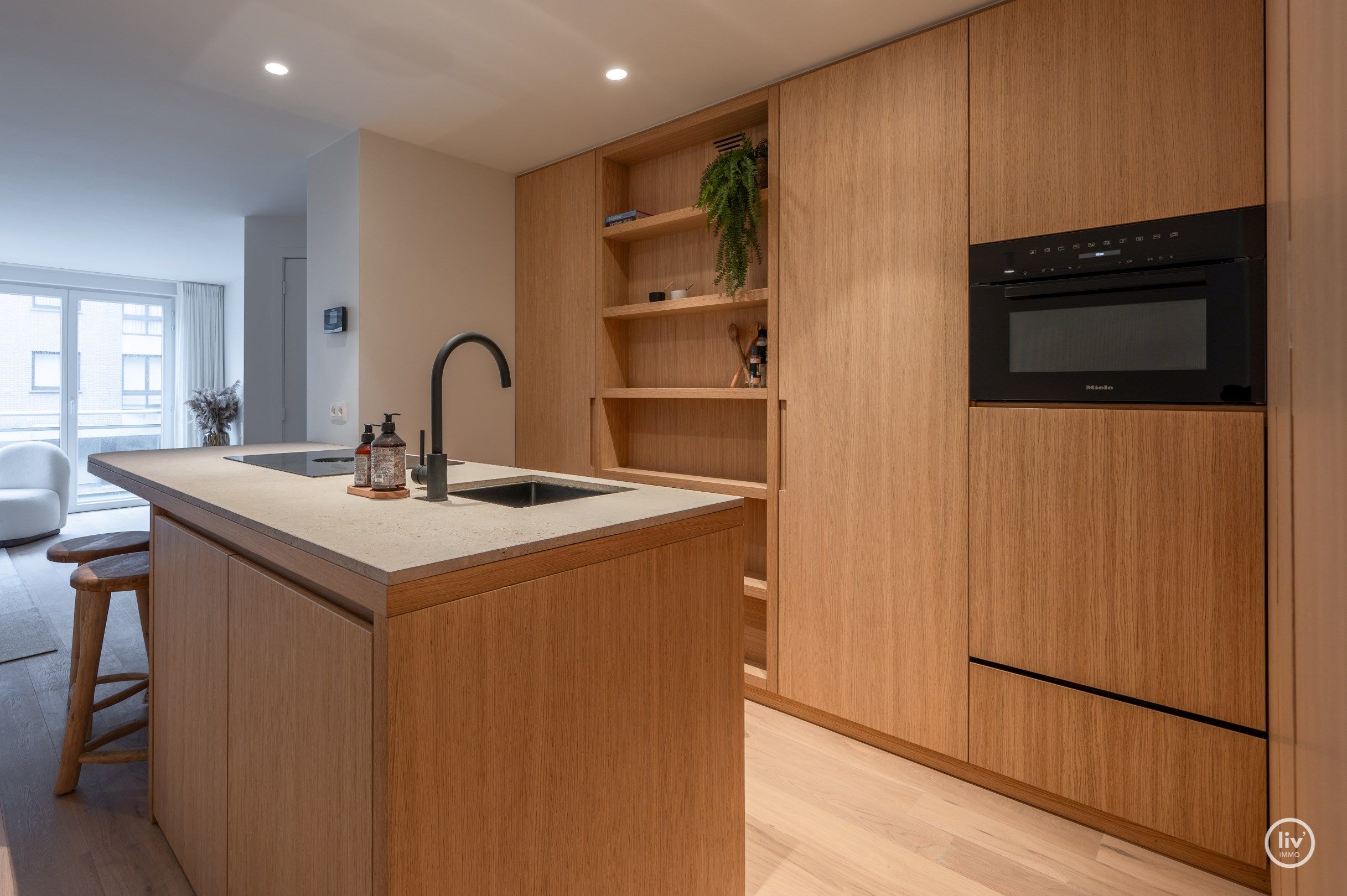 Prachtig en stijl gerenoveerd 3-slaapkamer appartement dat gelegen is naast de Lippenslaan, vlakbij de Zeedijk en alle commerciële voorzieningen in het centrum  foto 7