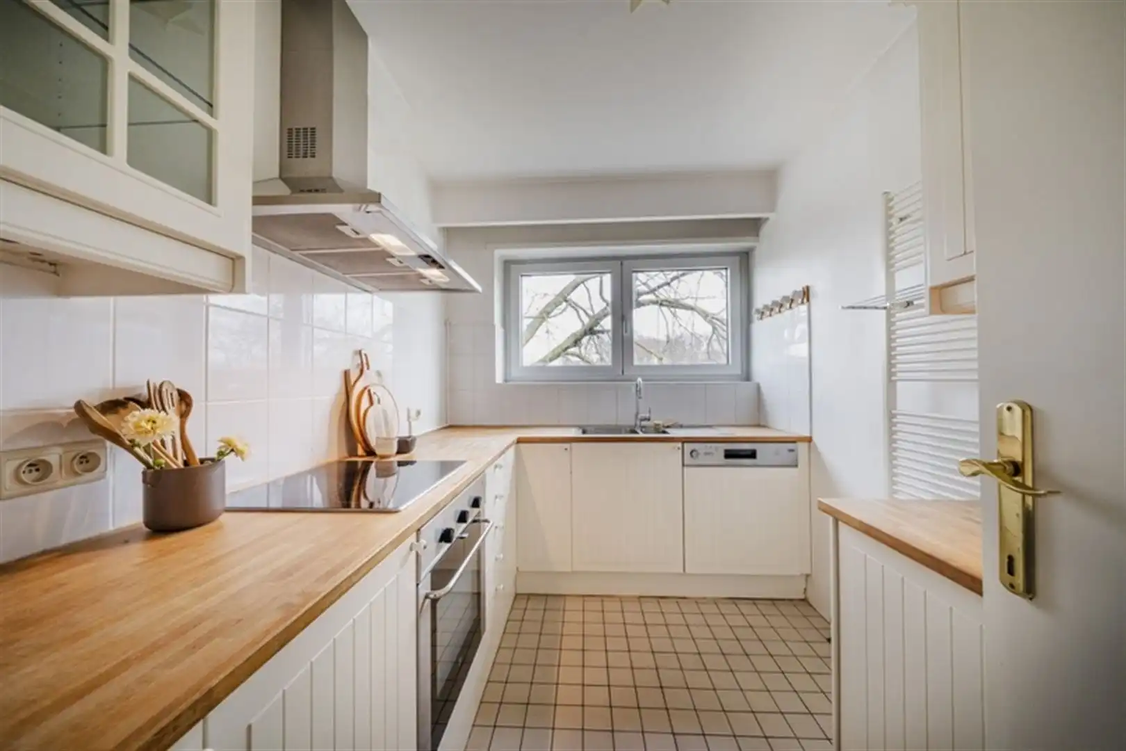 Hoekappartement met 2 slaapkamers en lift in het centrum foto 5