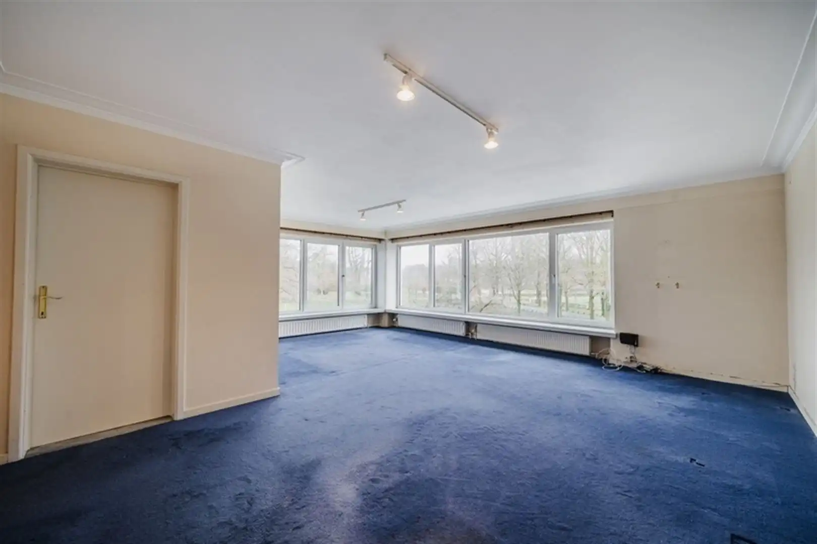 Hoekappartement met 2 slaapkamers en lift in het centrum foto 5
