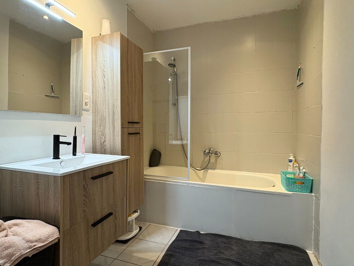 Starterswoning te koop in Roeselare met 2-3 slaapkamers en een ruime  vernieuwde leefruimte.  foto 15