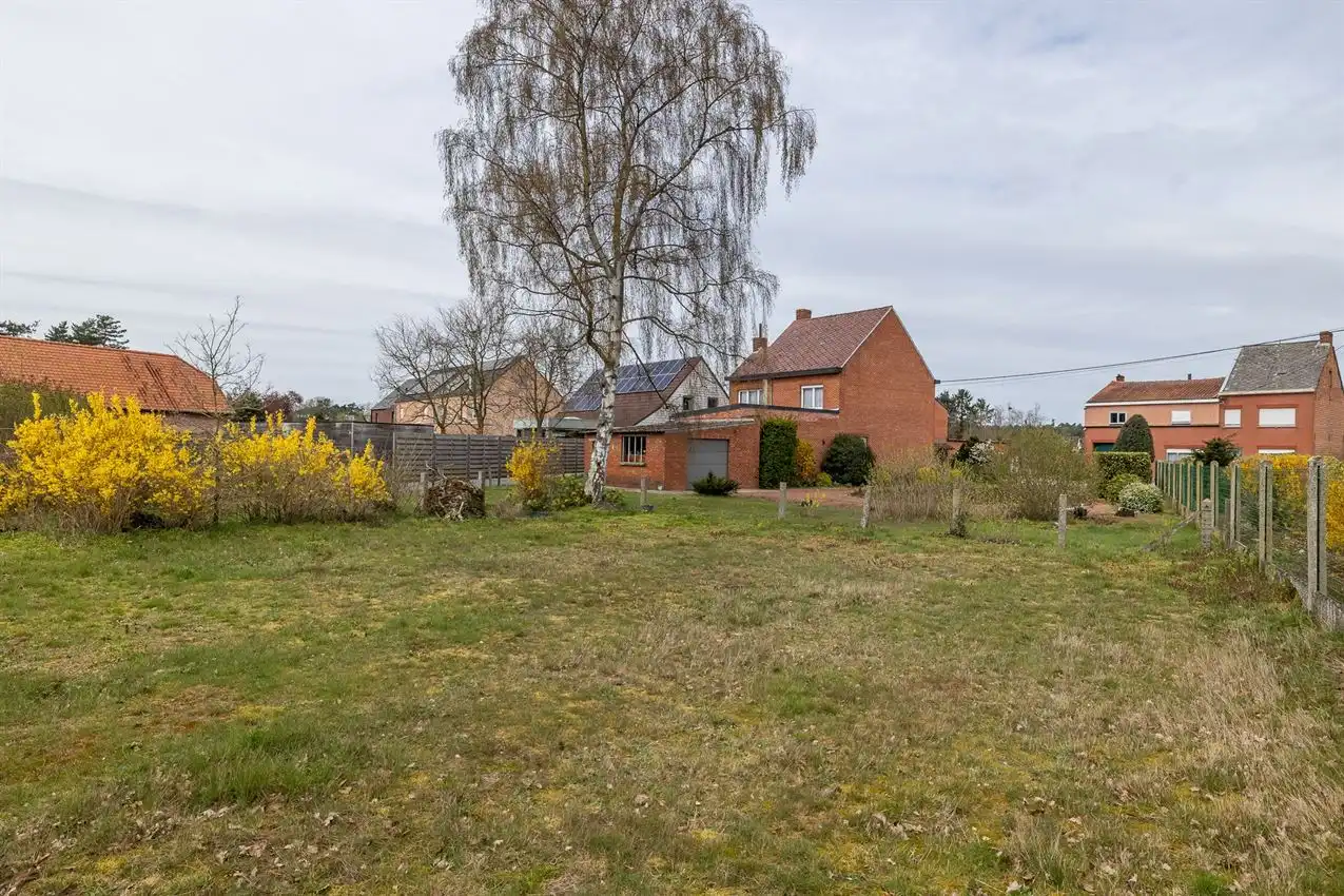 Te renoveren 3slk woning op uitzonderlijk perceel van 34 are  foto 3