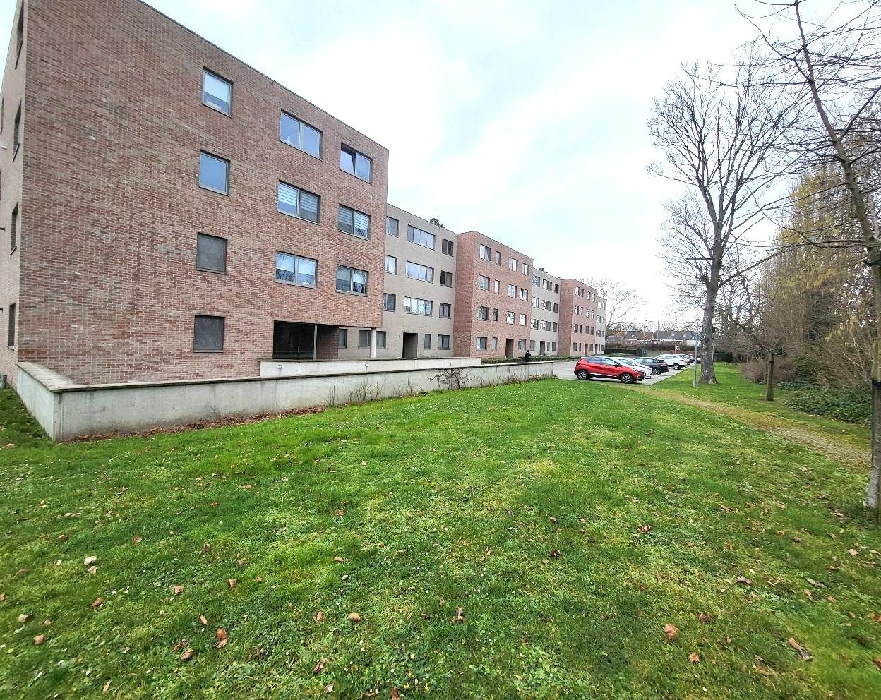 Schitterend appartement (3de verdieping) met ruim terras....buiten stadscentrum. foto 30