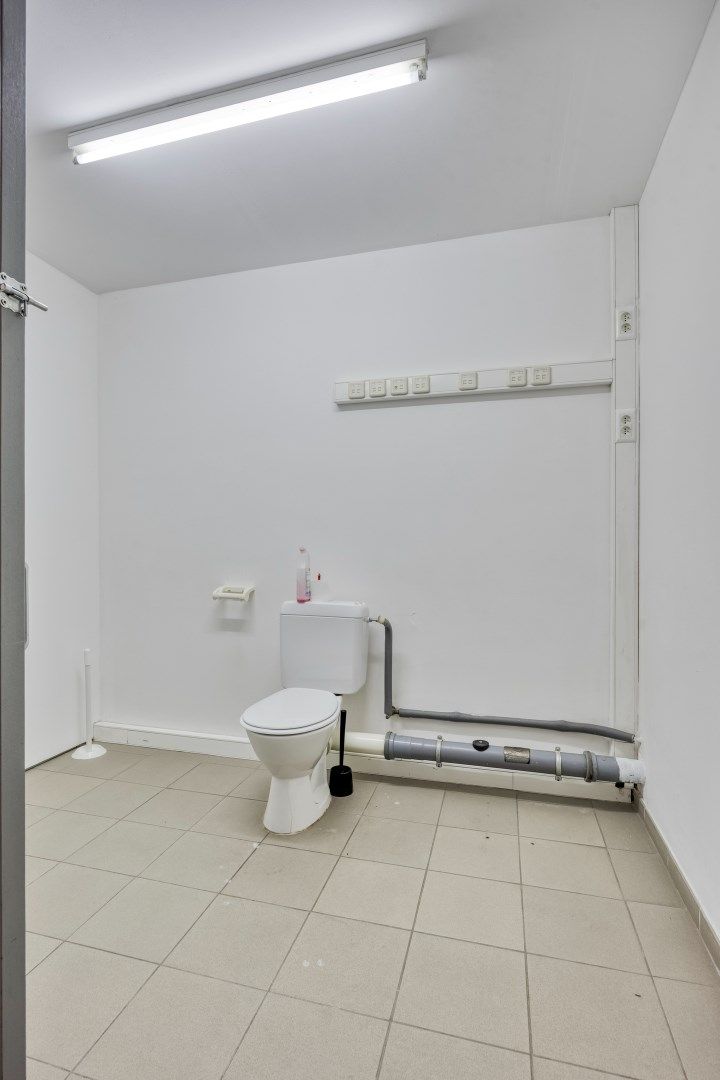 Ruim handelspand te huur in hartje Leuven foto 18