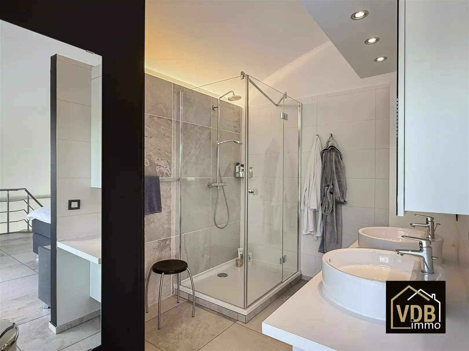 COMMERCIEEL PAND MET PENTHOUSE OP TOP LOCATIE foto 62