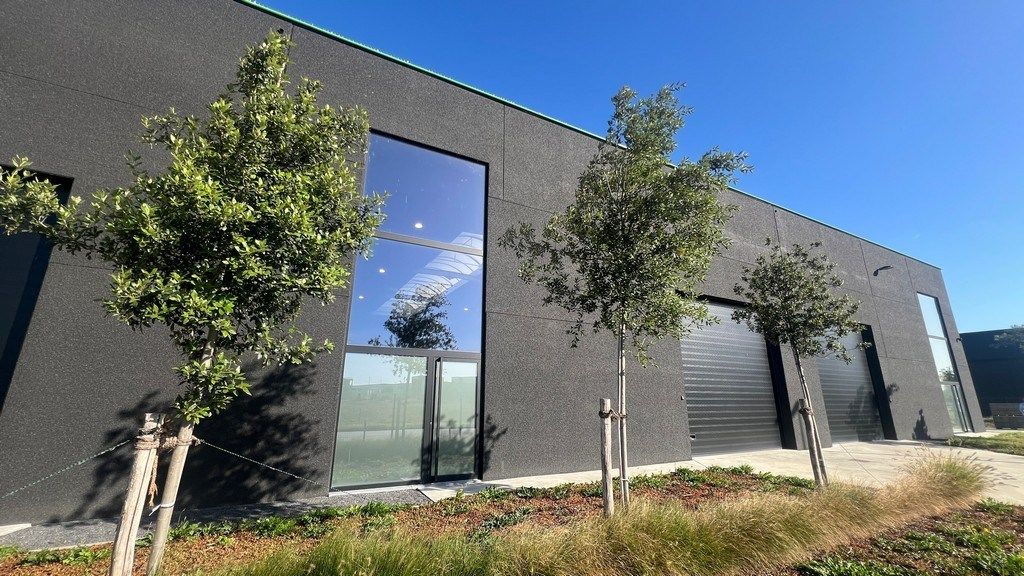 Recent magazijn te huur op bedrijventerrein E17/4 in Lokeren foto {{pictureIndex}}