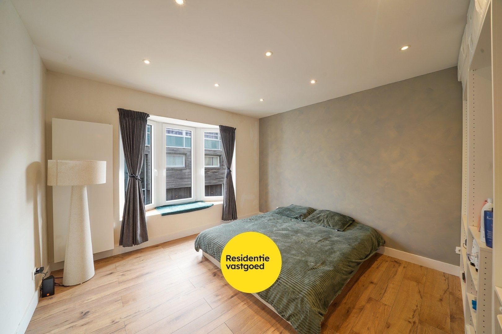 Stijlvol gerenoveerde gezinswoning met karaktervolle gevel in het hart van Mariakerke (Oostende) foto 16