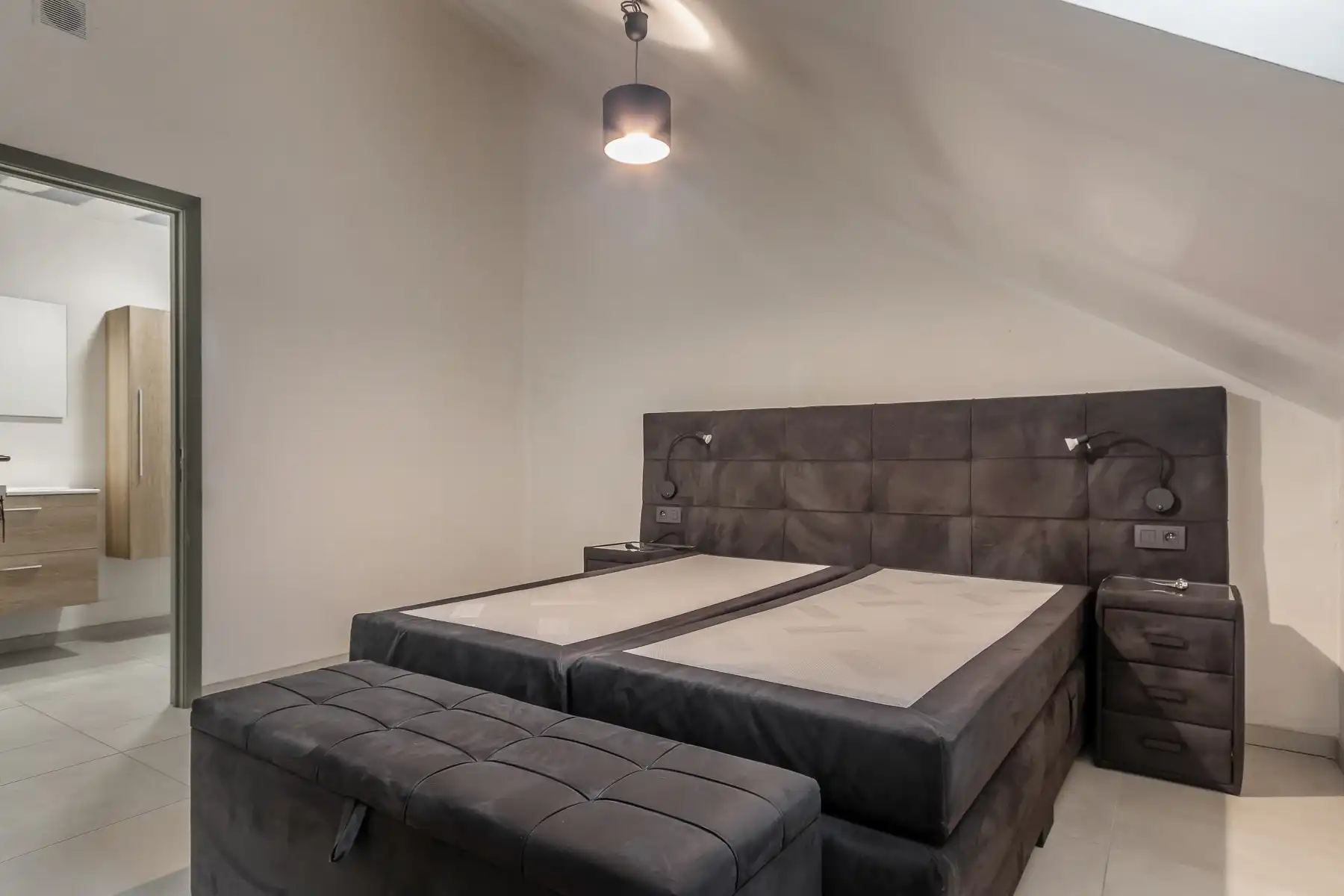 Recent 1-slaapkamer appartement, terras en autostaanplaats foto 13