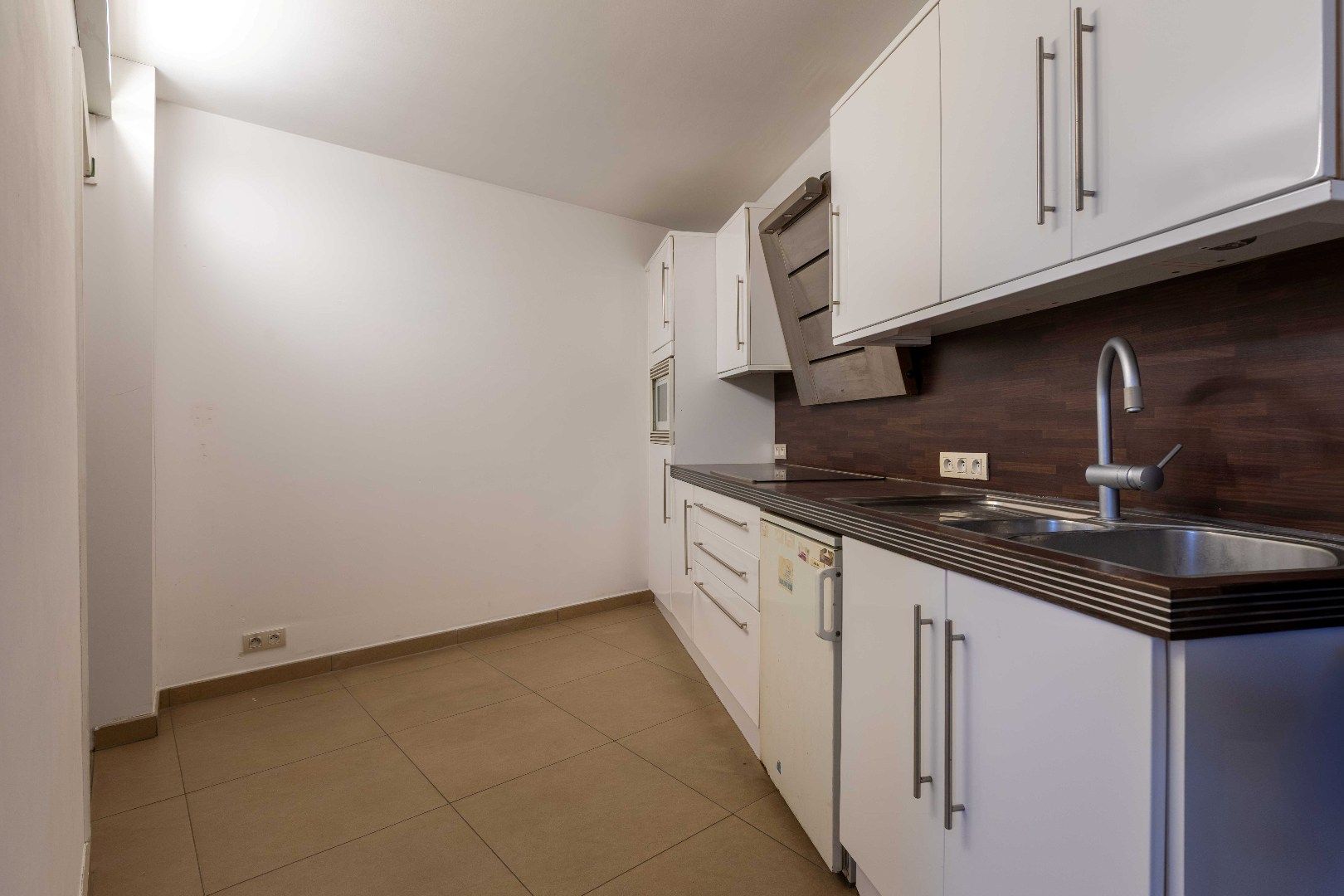 Iconisch neo-gotisch pand met uniek zicht op de Ezelpoort en het Stil Ende foto 9