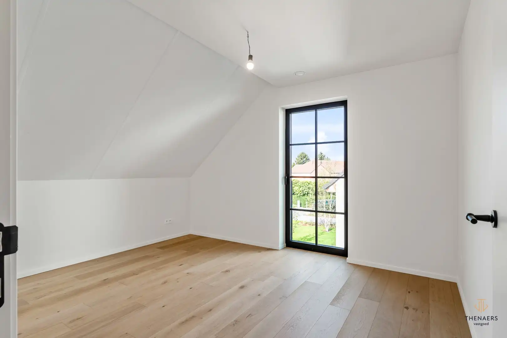 LOT 5 - Instapklare "luxe" en "energiezuinige" nieuwbouwwoning met 4 slaapkamers en 2 badkamers. foto 17