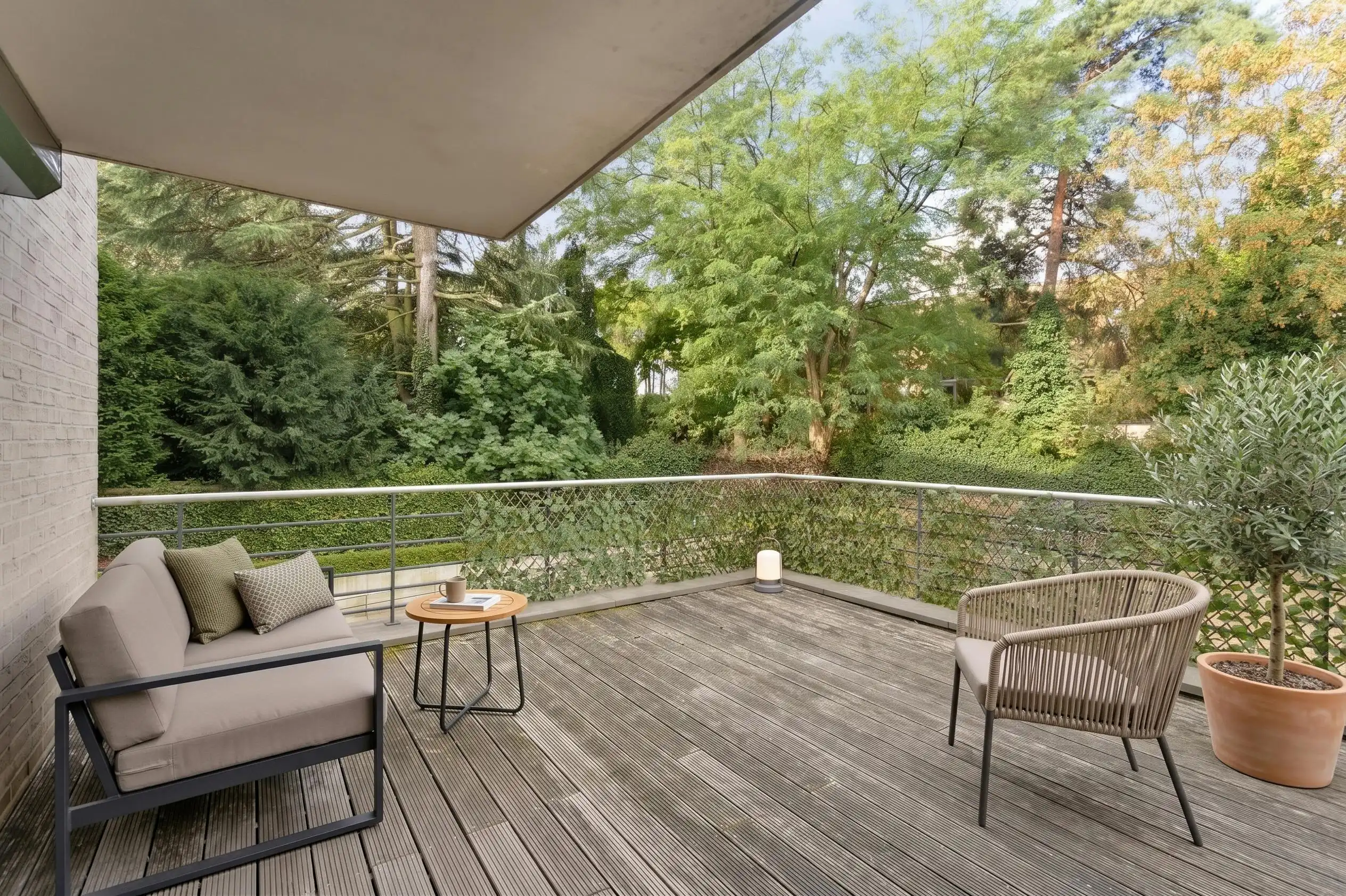 Hoofdfoto van de publicatie: Ruim appartement te koop nabij Sint-Pietersstation te Gent