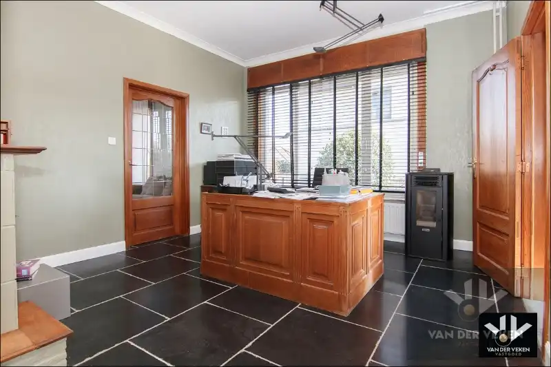 GROTENDEELS GERENOVEERDE GEZINSWONING foto 16