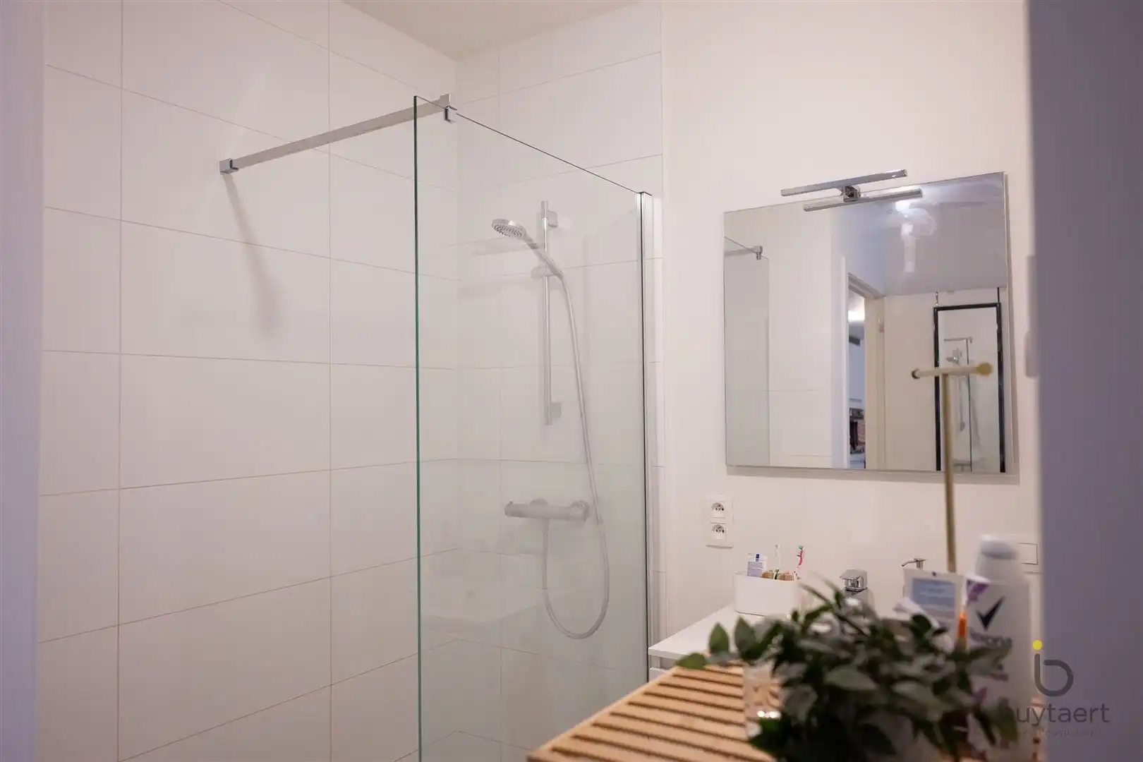 Stijlvol 1-slaapkamer appartement met terras en zicht op Kempisch Dok foto 9