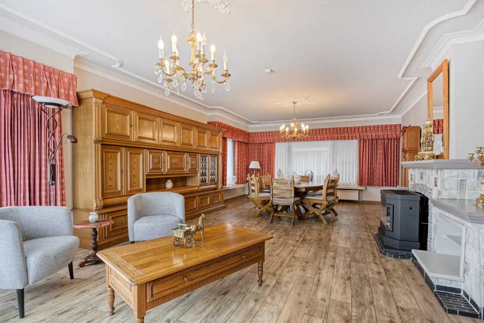 Ruim ingedeelde gelijkvloers woning op een mooi breed perceel van 812 m². foto 5