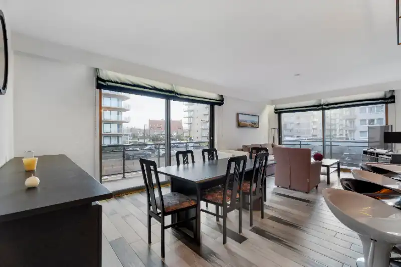 EXCLUSIEF HOEKAPPARTEMENT NABIJ ESPLANADE  IN DE PANNE foto 2