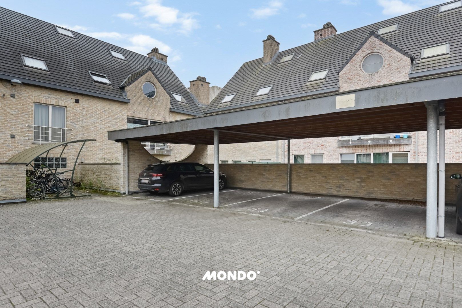 Ruim en energiezuinig duplexappartement te koop in het centrum van Steenhuffel – Inclusief overdekte privéparking foto 2