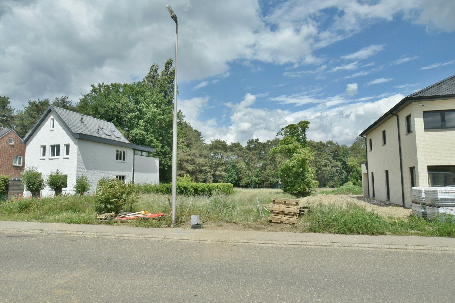Mooie bouwgrond van 891 m² geschikt voor open bebouwing, met achterliggende huisweide van 4.261 m², residentieel gelegen te Neerharen. foto 2