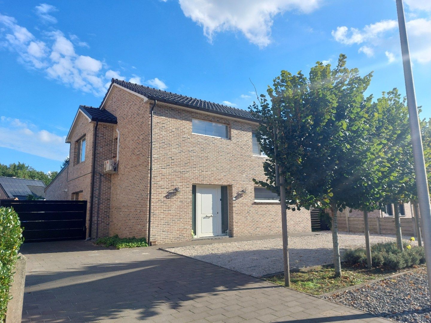 Vrijstaande en instapklare woning te koop in Pelt! foto 2